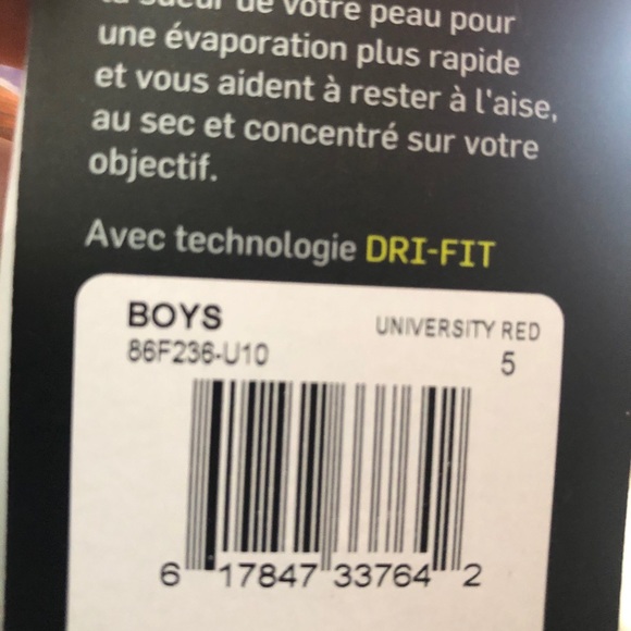 Boys NWT Nike Dry technology sweatshirt - Picture 6 of 6